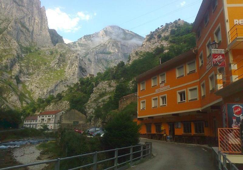 ホテル Hostal Poncebos