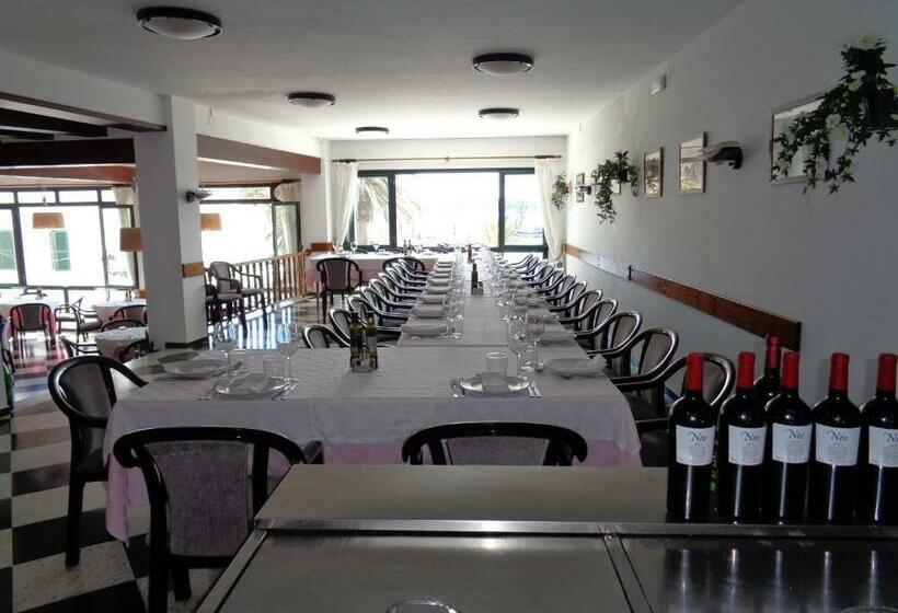 فندق Hostal S Algaret