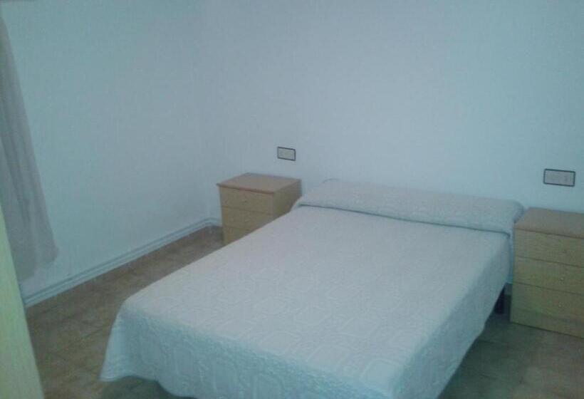 هتل Hostal Restaurante Los Bronces
