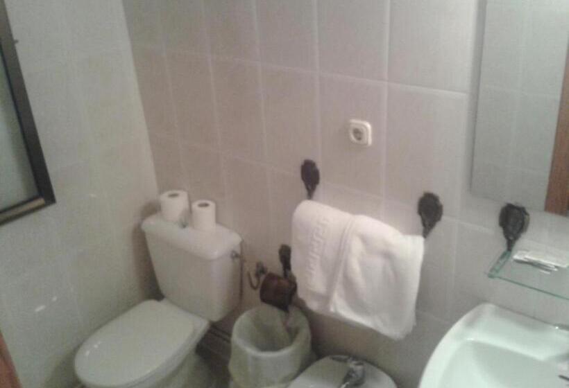 ホテル Hostal Restaurante Los Bronces