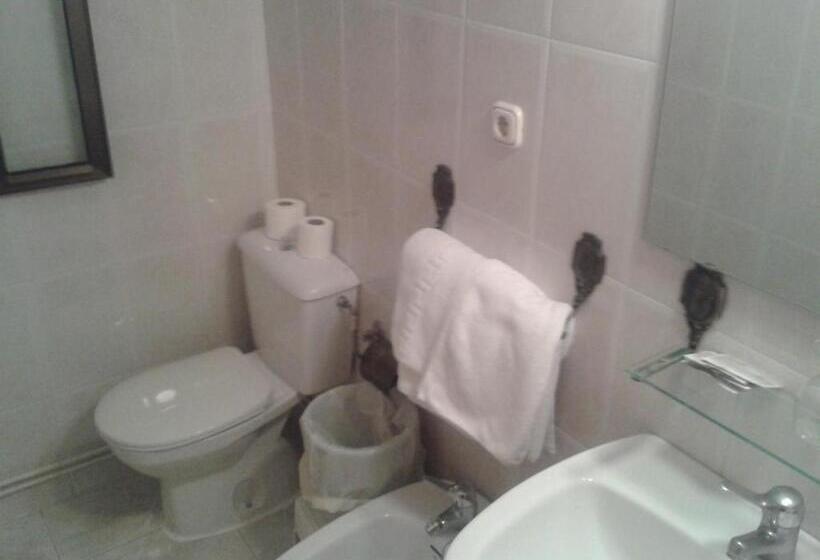 ホテル Hostal Restaurante Los Bronces