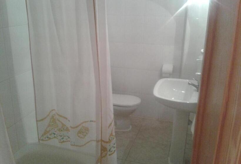 ホテル Hostal Restaurante Los Bronces