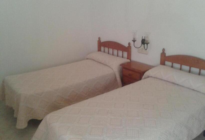 ホテル Hostal Restaurante Los Bronces