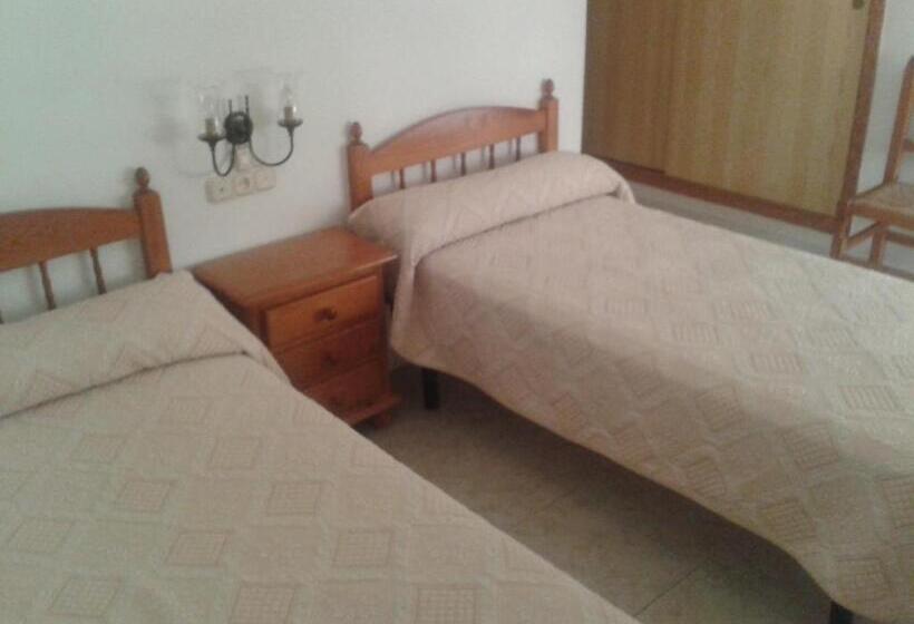 ホテル Hostal Restaurante Los Bronces