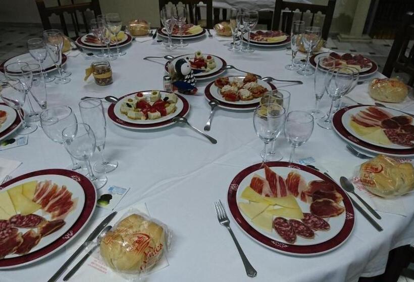 ホテル Hostal Restaurante Rufino