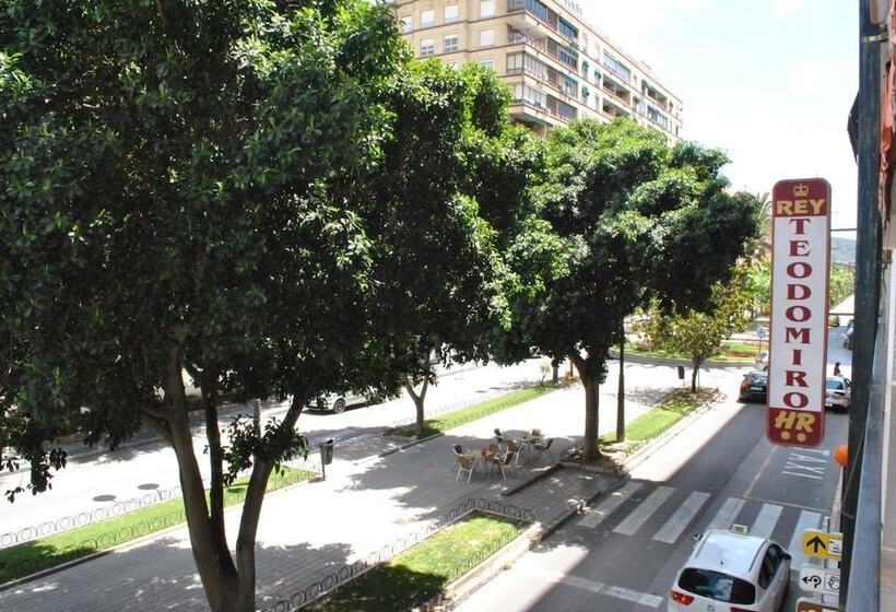 Отель Hostal Rey Teodomiro