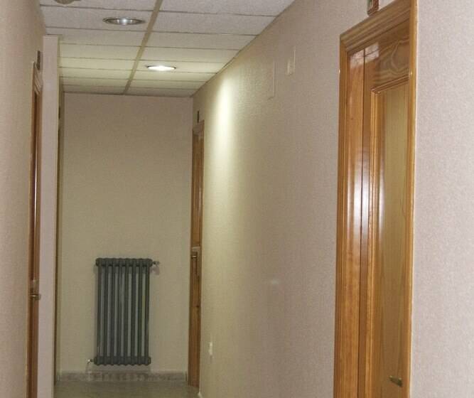 Отель Hostal Rey Teodomiro