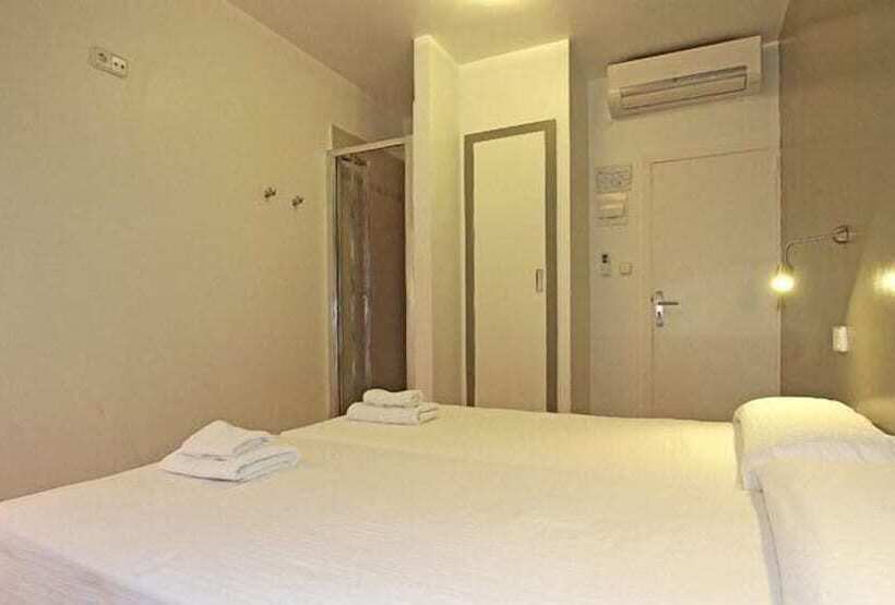 هتل Hostal Ripoll Ibiza