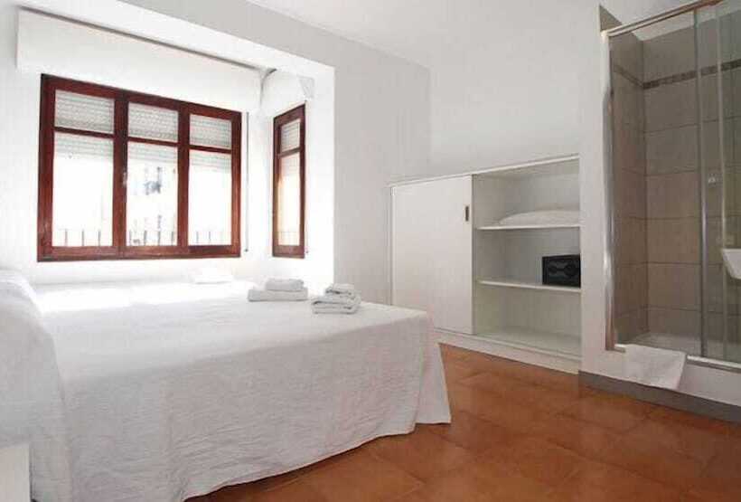 هتل Hostal Ripoll Ibiza