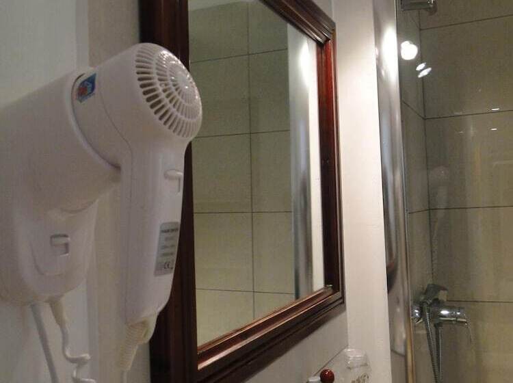 هتل Hostal Ripoll Ibiza