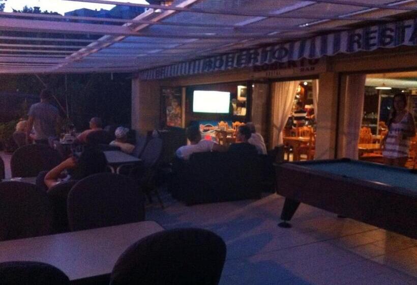 فندق Hostal Roberto