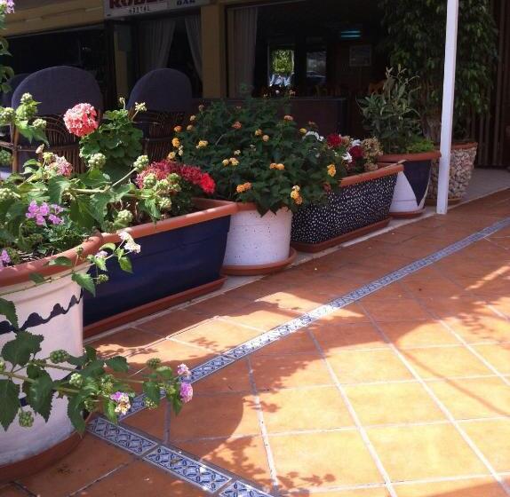 فندق Hostal Roberto