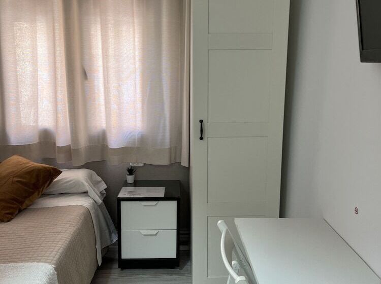 בית מלון כפרי Hostal Ruta De Francia