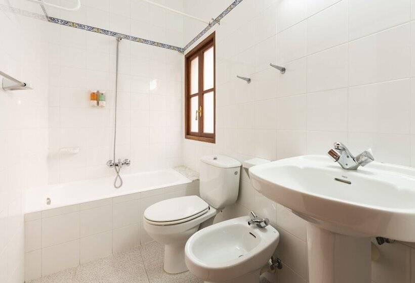 ホテル Hostal Sa Baronia