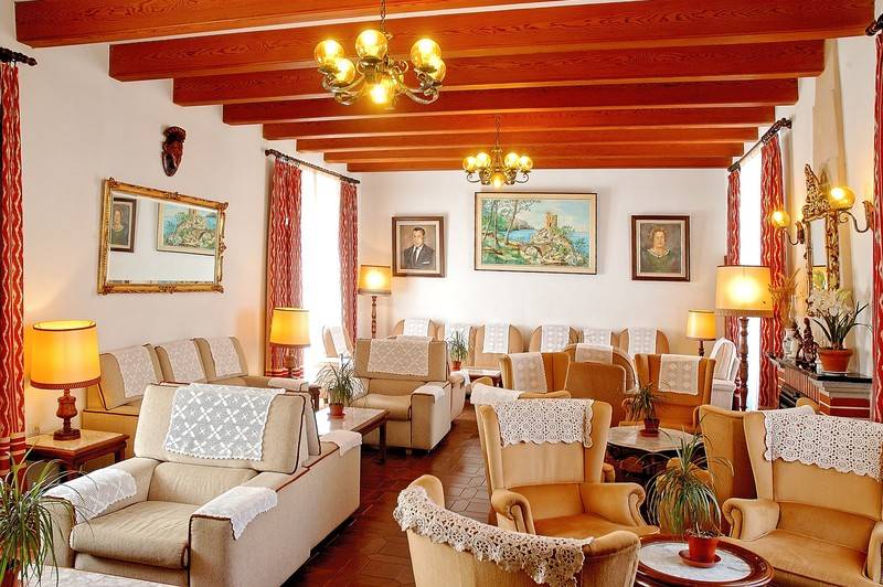 ホテル Hostal Sa Baronia