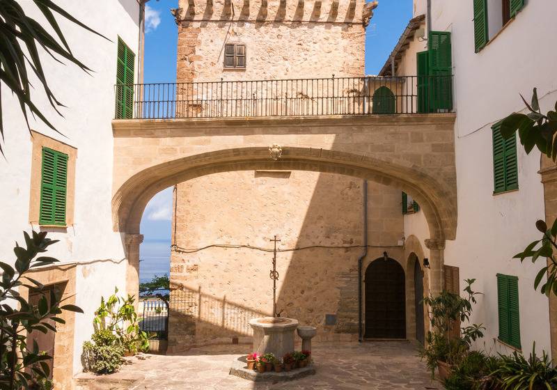 ホテル Hostal Sa Baronia