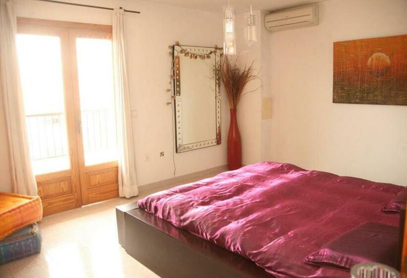فندق Hostal Y Apartamentos Santa Eulalia