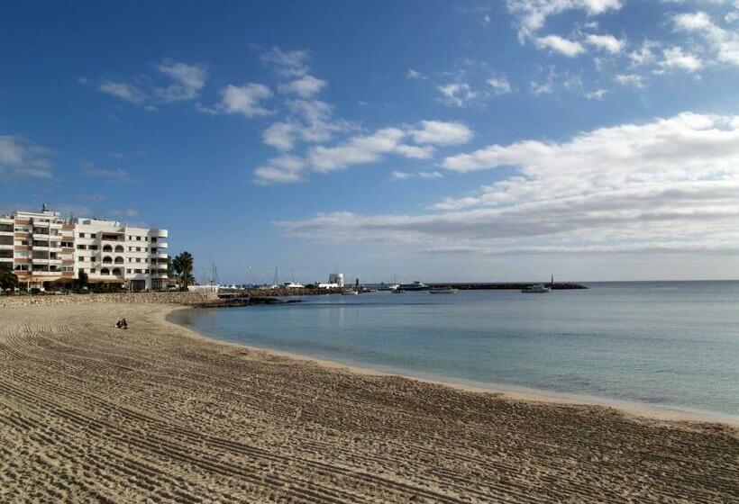 فندق Hostal Y Apartamentos Santa Eulalia