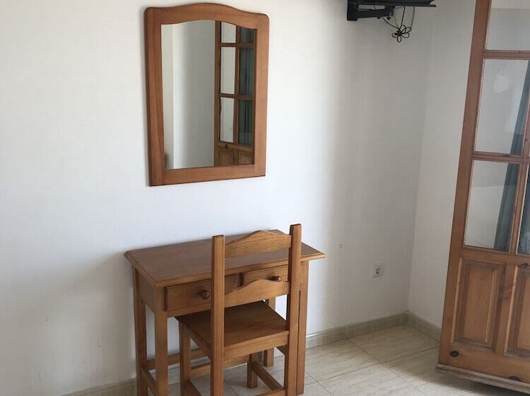 Отель Hostal Villa De Garrucha