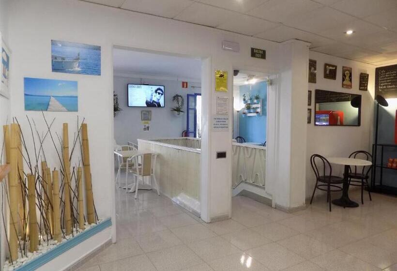 فندق Hostal Villa Maruja