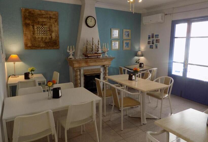 فندق Hostal Villa Maruja