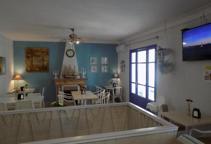 فندق Hostal Villa Maruja