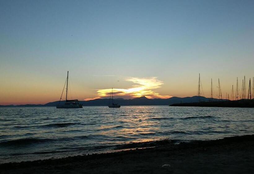 فندق Hostal Villa Maruja