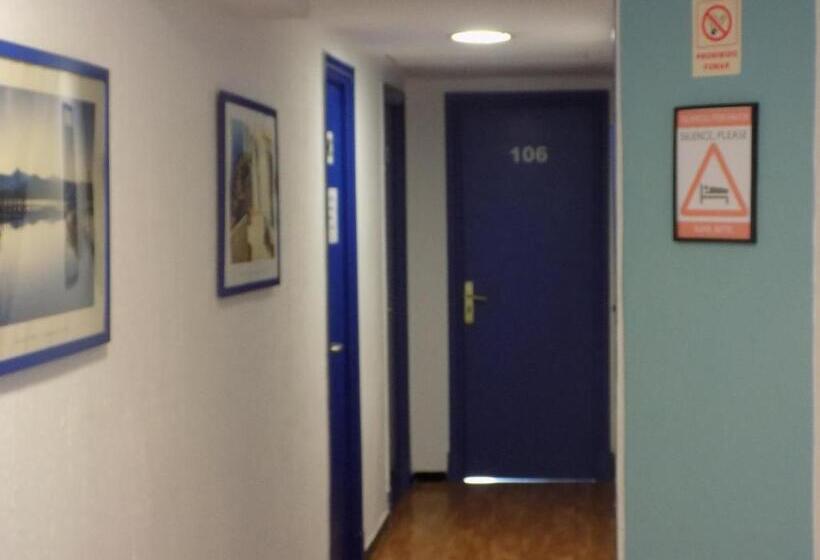 فندق Hostal Villa Maruja