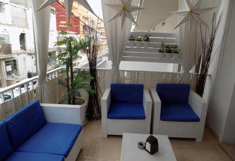 فندق Hostal Villa Maruja