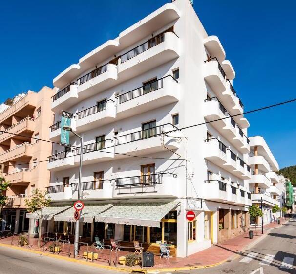 فندق Hostal Y Apartamentos Santa Eulalia