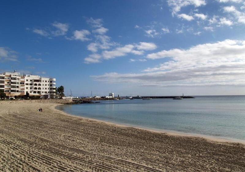 فندق Hostal Y Apartamentos Santa Eulalia