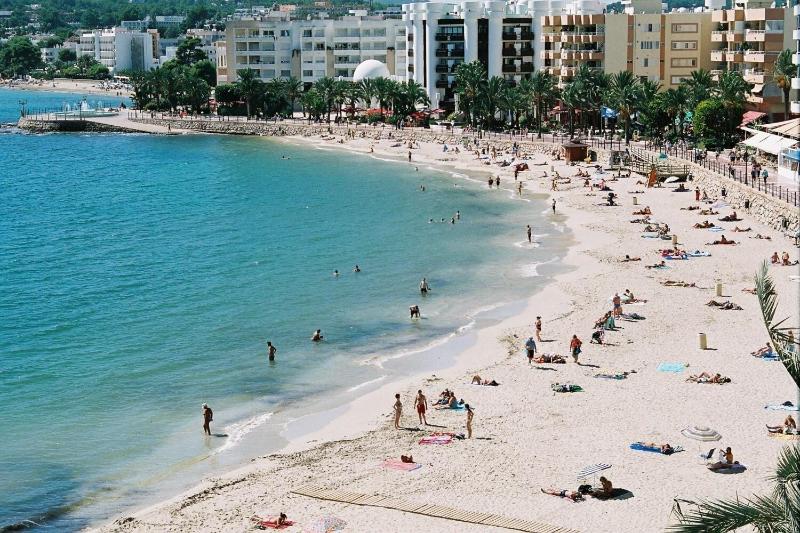 فندق Hostal Y Apartamentos Santa Eulalia