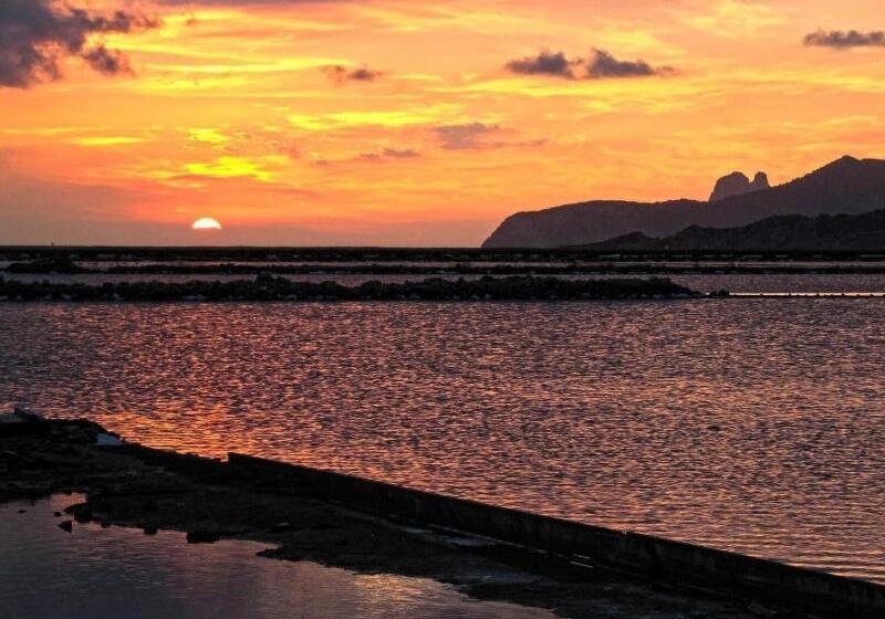 فندق Hostal Y Apartamentos Santa Eulalia