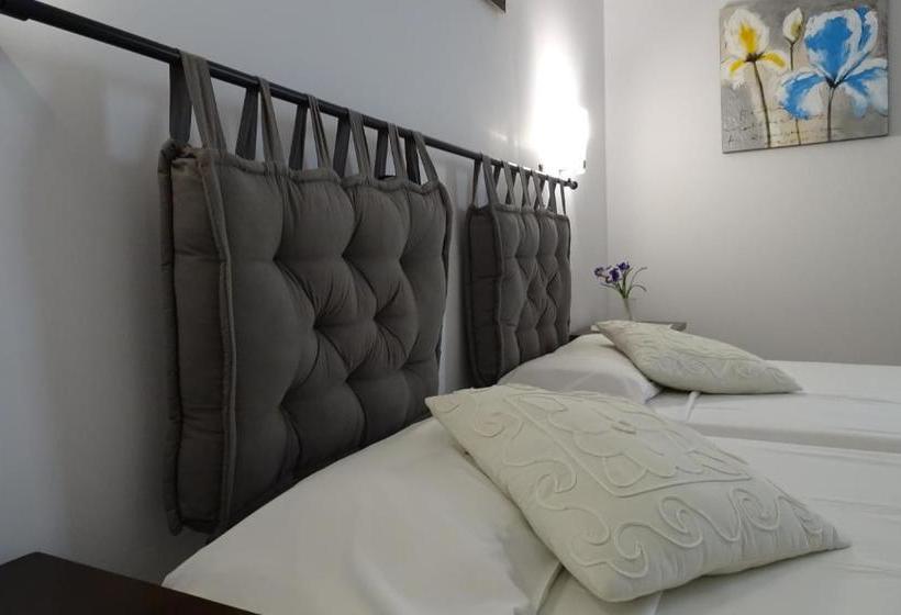 Отель Hostal Yebisah