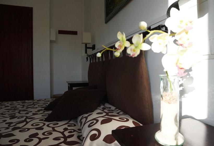 Отель Hostal Yebisah