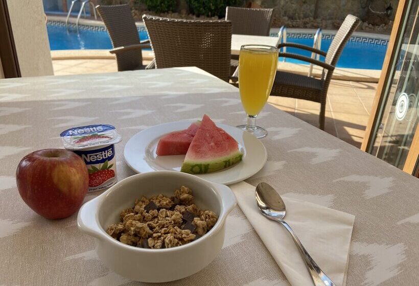 هتل Hostal Villa Rosa