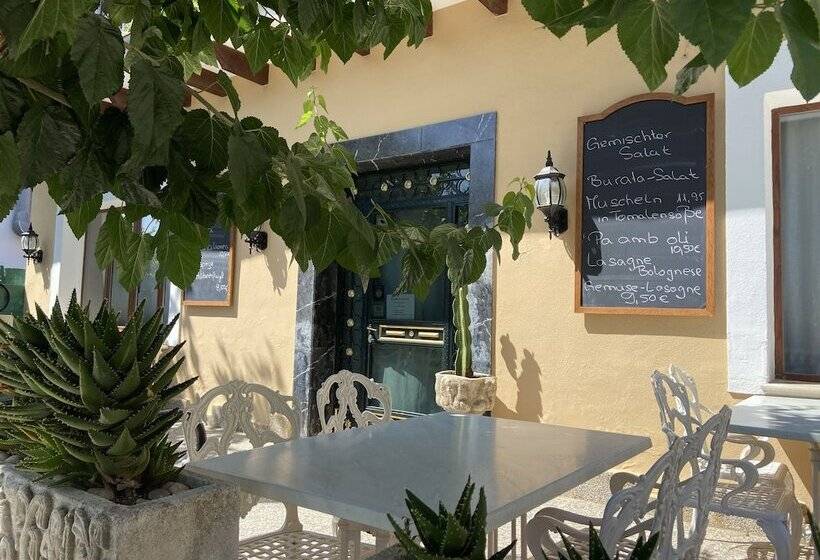 هتل Hostal Villa Rosa