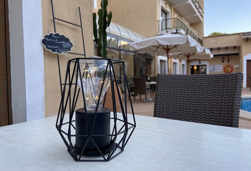 هتل Hostal Villa Rosa