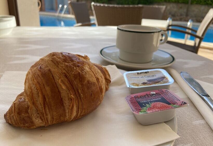 هتل Hostal Villa Rosa