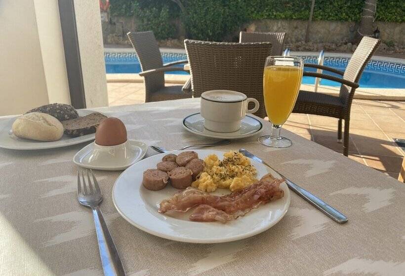 هتل Hostal Villa Rosa