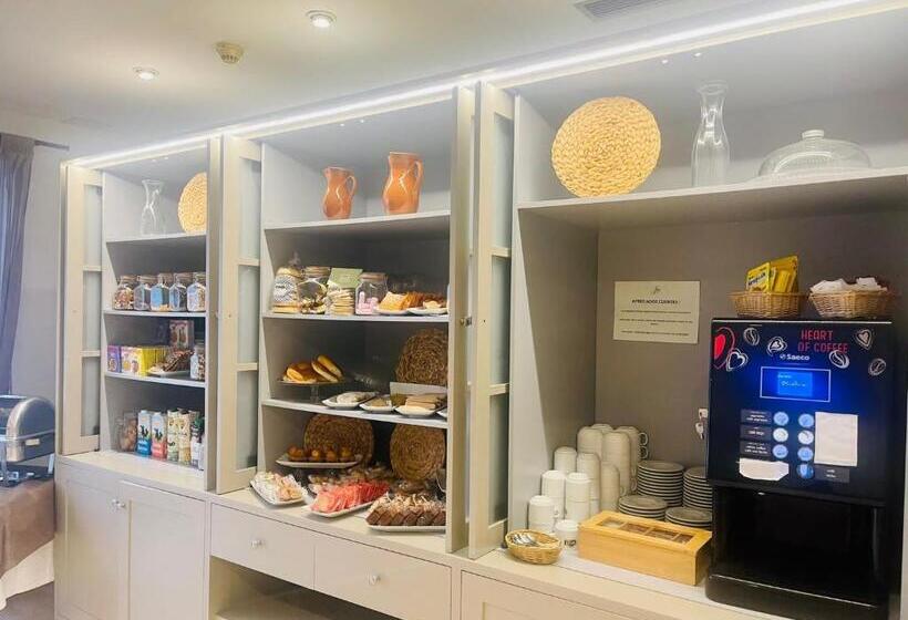 فندق Jeni & Restaurant