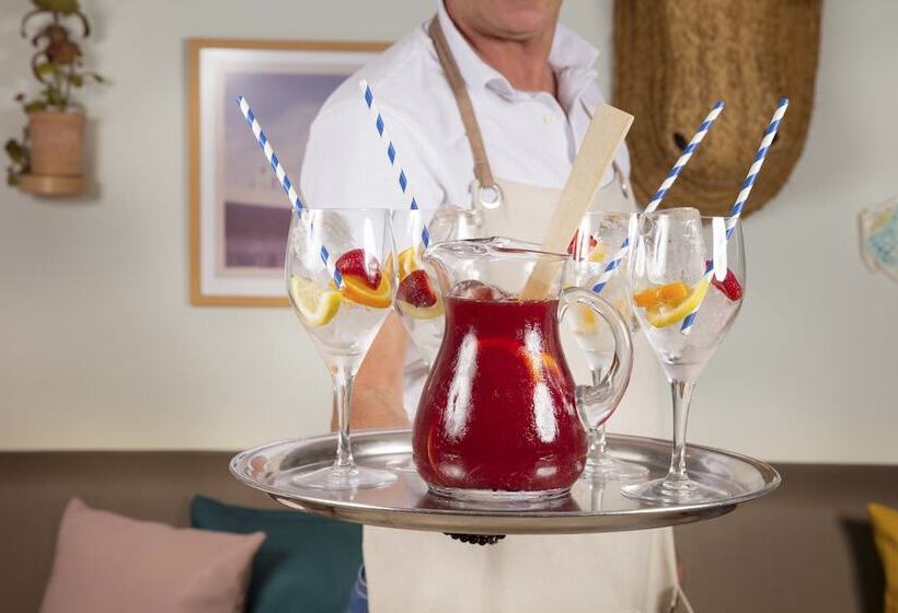 La Goleta Hotel De Mar   Adults Only