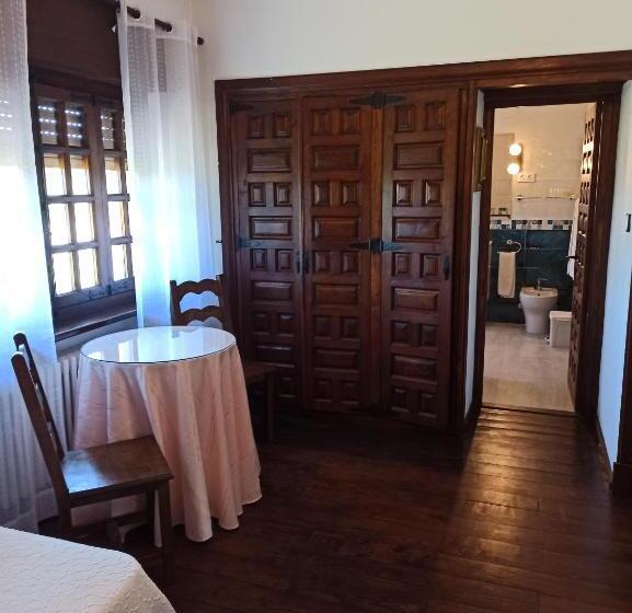 هتل Pensión Castio