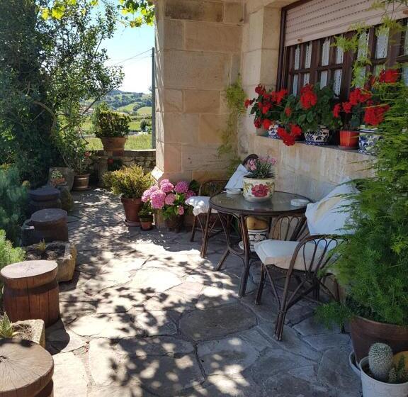 هتل Pensión Castio