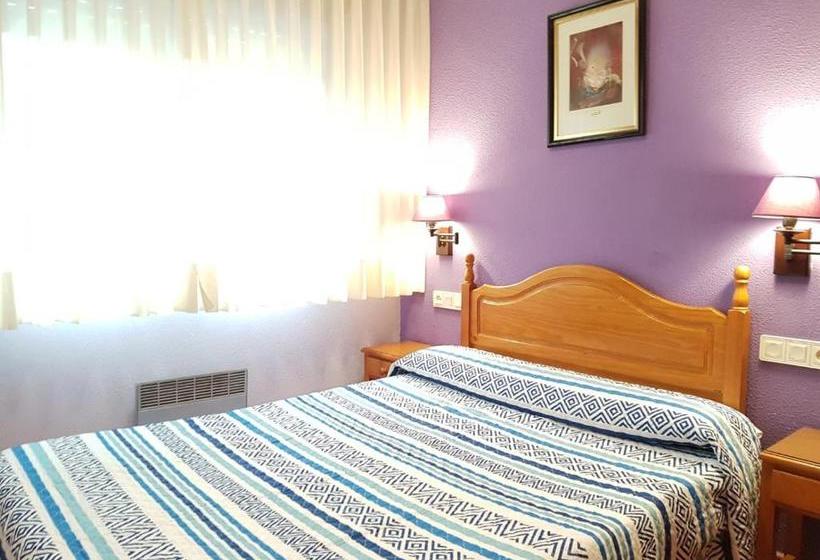 هتل Pensión El Camarote