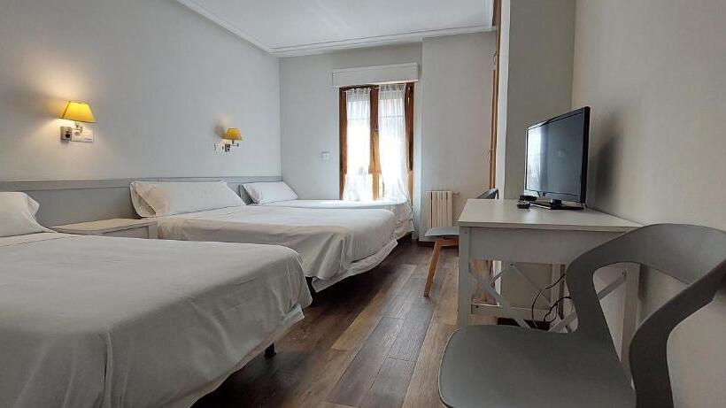 ホテル Pensión Romero