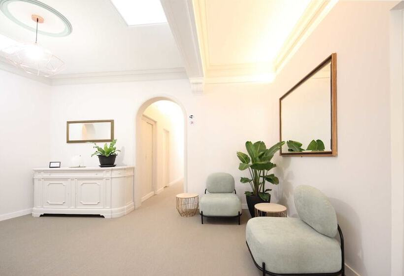 هتل Regina Selfcheckin Smart Rooms