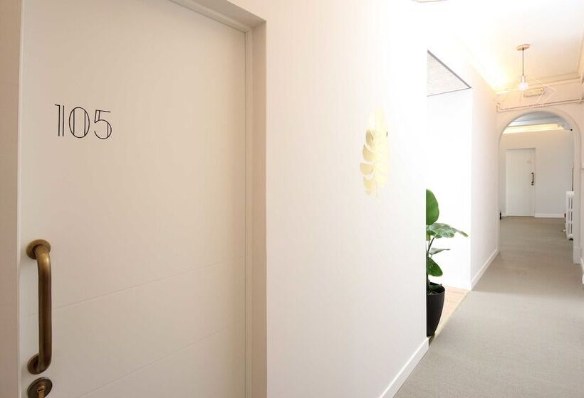 هتل Regina Selfcheckin Smart Rooms