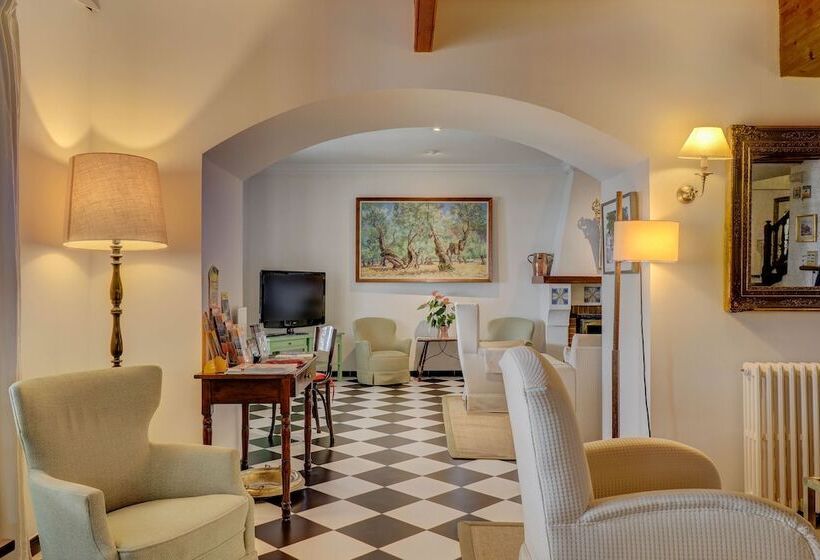 בית מלון כפרי Sis Pins