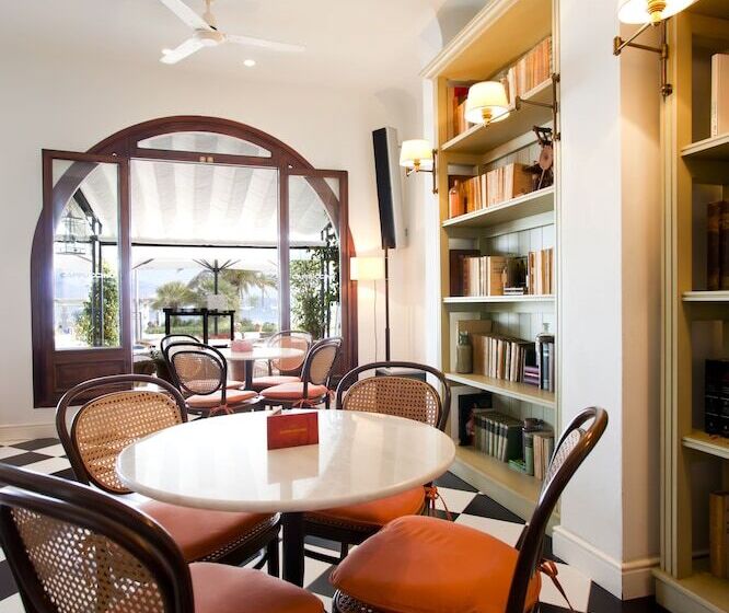 בית מלון כפרי Sis Pins